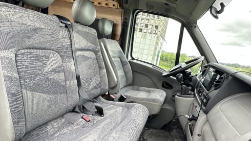 One life Live it  – 4p Renault bus uit 2005