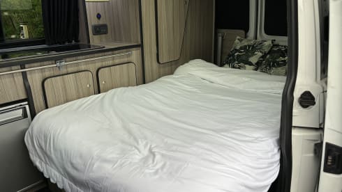 Echo – 2020 high spec all season T6 Camper TV, Toilet, Off grid, Insurance inc.