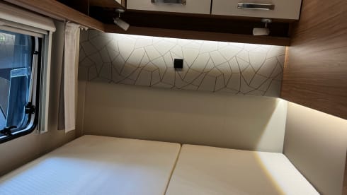 Weinsberg 600MF Pepper Edition – Very complete new 2-person semi-integrated camper (June 2022)