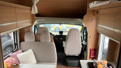 LMC Family Alcove Camper 6 persons Space saver! 