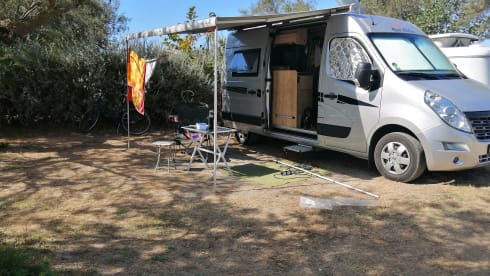 Campie – Campie - Super fun Campervan Renault Master Font Vendome 