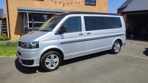 Misty  – *RECENTLY UPGRADED* Fully Heated/ Air-conditioned VW T5 4 berth  Campervan