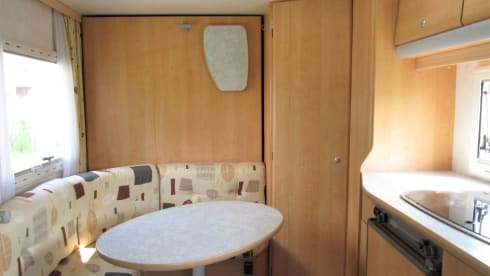 De Chausson – Beautiful 2 person compact Chausson camper
