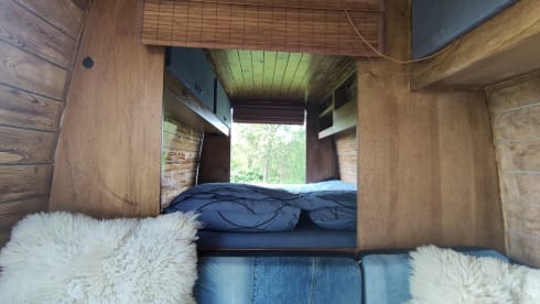 Super Grover  – Cool bus camper with unique interior