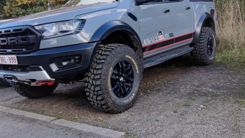 Raptor with 3p roof tent, fully equipped