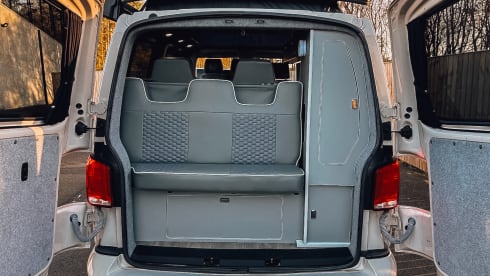 Rogue Three – Top Spec Volkswagen T6.1 | Comfortable & Slick | Sleeps 4