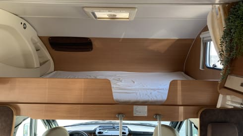 Bennie – Benimar Alcove camper - 5 persons - family camper 