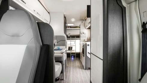 6 berth motorhome Roller Team Zafiro 675