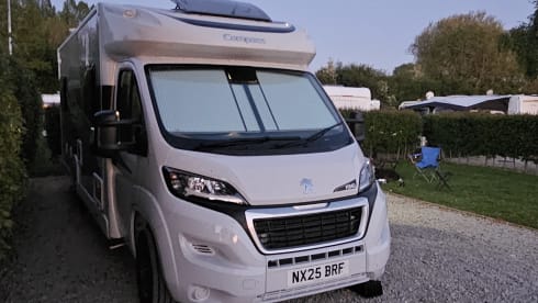 Compass – Stunning 6 berth 6 belt