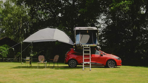 Sporty Renault 2p roof tent incl. cooking box, seating set, power station & awning