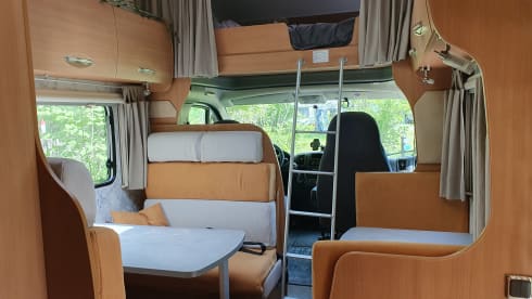 Lucky – Spacious and complete camper (7p-2012-euro5)