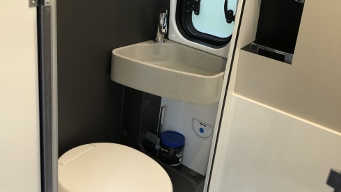 NIO – Nieuwe VAN/Camper, genieten met twee in de natuur!