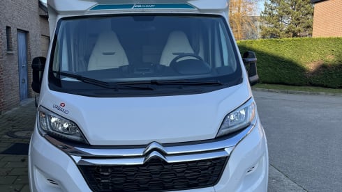 Joa 75T – 5p Bavaria semi-integrated uit 2024