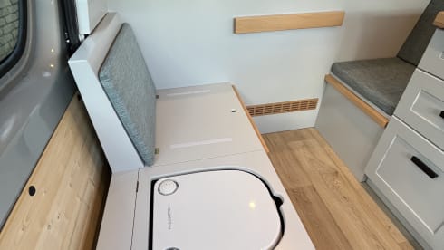 Hank the Van – Luxury off-grid Mercedes Sprinter