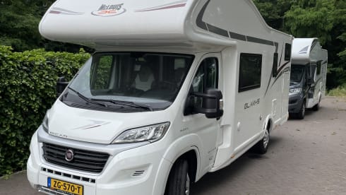 Beautiful, spacious and luxurious camper with awning and air conditioning for the whole family (6 pers