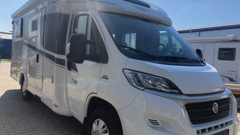 Bennie – Fiat Ducato Carado T449 with queen bed