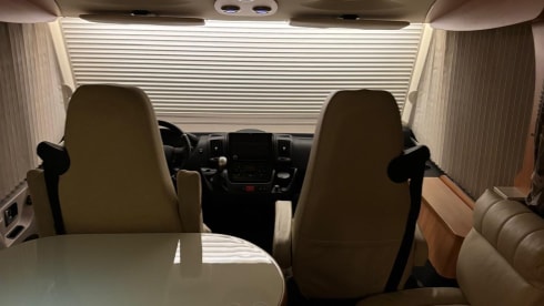 Hymer-Wohnmobil für 4 Personen, integriert ab 2015