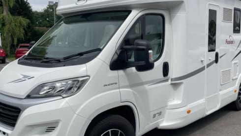 Holistic Moto – 4 berth Fiat semi-integrated from 2020