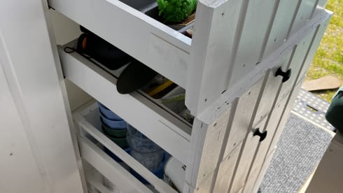 Busje naar Zuid Lara – Wonderful self-built camper bus for 2p