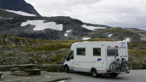 “Star” – Compact semi-integrated motorhome