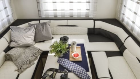 Rory – 6 Berth 5 Belted Seat 2023 Autoroller 746 - C1 License