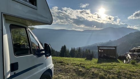 Vondel – Cozy 5-person family camper Fiat Ducato 2000