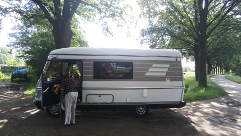 All Inclusive - Off Grid - Old Timer – 6p Hymer integrated uit 1988