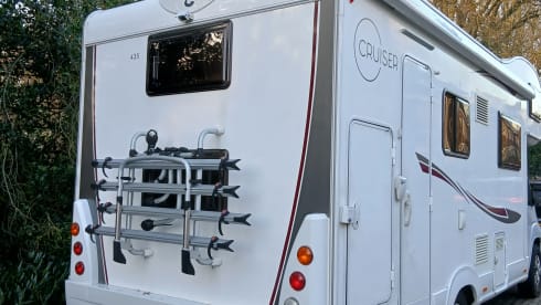 Comfortable, reliable alcove camper