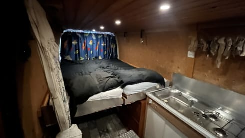 Koos – Off-the-grid camper from 2004