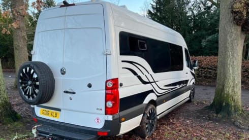 Sheila – Volkswagen Crafter Wohnmobil mit 5 Schlafplätzen (2016)