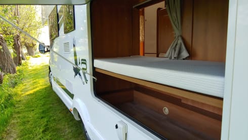 spacious 6 person family camper
