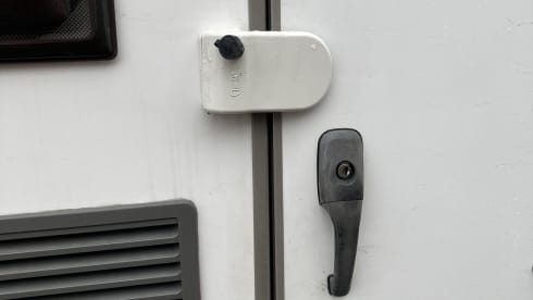 Ons Bonbonnetje – 2p Bürstner semi-integrated uit 2013