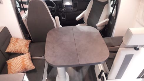 Tradate Camper – Challenger 4 posti automatico