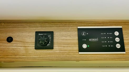 Comfort 5.9 – Carado Semi-Integral 2-4 persons Compact