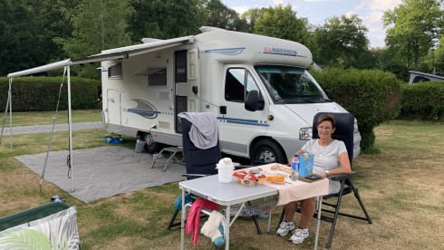 FREEDOM – 4p Adria Mobil semi-integrated uit 2006