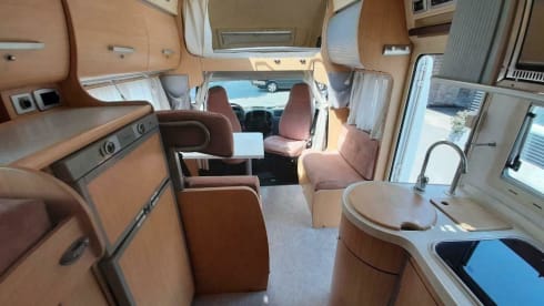 Camper 5 – Camper 5 - Fiat Ducato - The ideal family Camper with 2 Bunk beds.