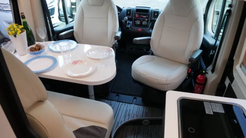  Mclouis3, 2 beds - 4 seats.
