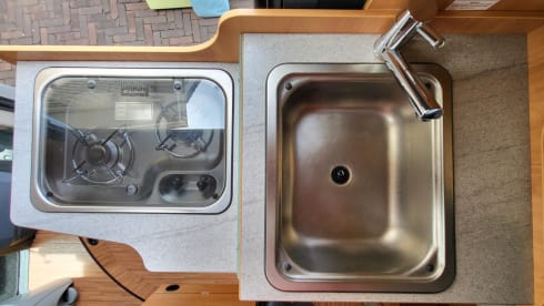 Grote vriend – Sturdy compact camper van equipped with all conveniences