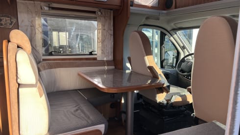 Sjors – Fiat Ducato Dethleffs Queens bed