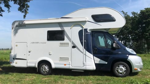Beautiful, spacious camper with heating and air conditioning