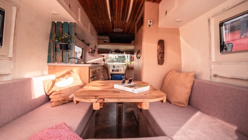 Selma – Unique army bus and off grid camper