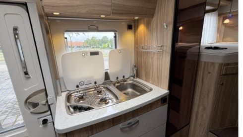 2p Hymer semi-integrated from 2019