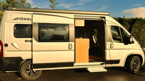 Onze Pössl :-) – Buscamper (2020) with bicycle rack, bedding and linen etc.