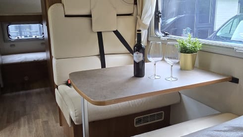 New spacious alcove camper with 7 sleeping places and air conditioning in the house.