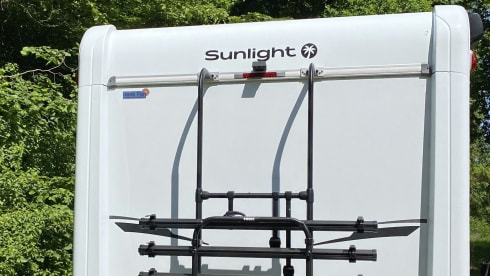Beautiful 4p Sunlight T68 with single beds and pull-down bed from 2022