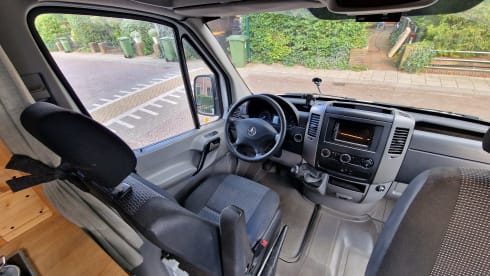 Tough 2 person bus camper - Off-grid