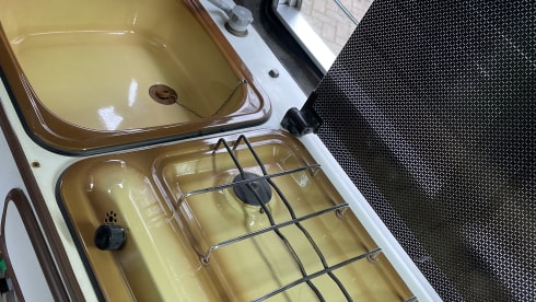 Sammy – VW Solar Hi-Top off grid Campervan 