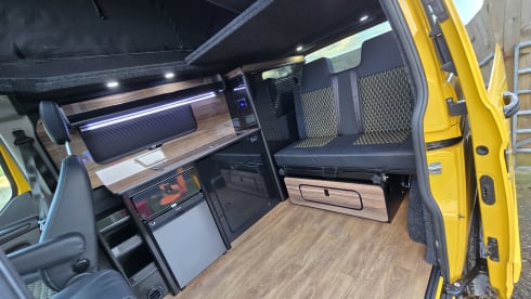 Yellow peril – Stunning new conversion 4 berth Ford Transit Custom campervan 