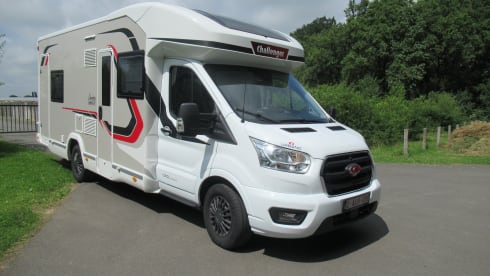 Challenger premium with central and bunk bed
