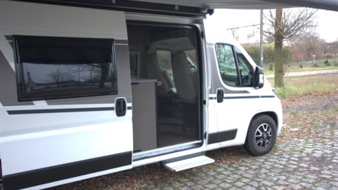 4p Carado bus uit 2023